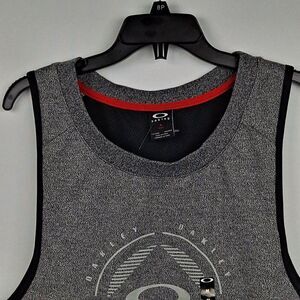 Oakley Mens Athletic Top NWT